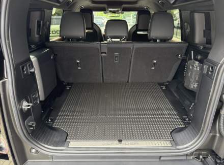 Land Rover - Defender