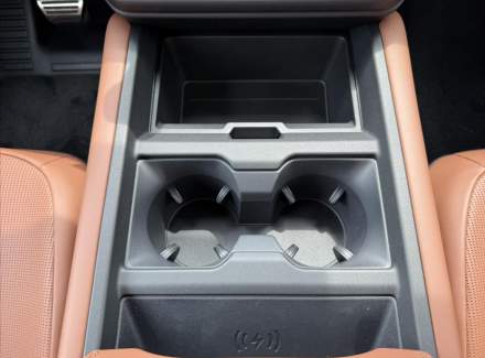 Land Rover - Defender