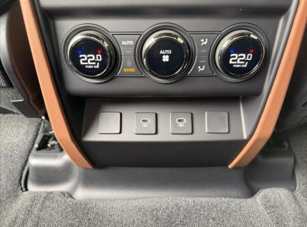 Land Rover - Defender