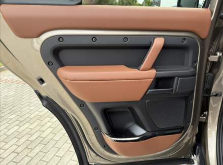 Land Rover - Defender