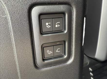 Land Rover - Defender