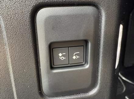 Land Rover - Defender