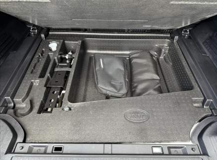 Land Rover - Defender