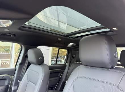 Land Rover - Defender