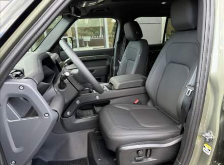 Land Rover - Defender