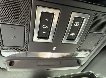 Land Rover - Defender