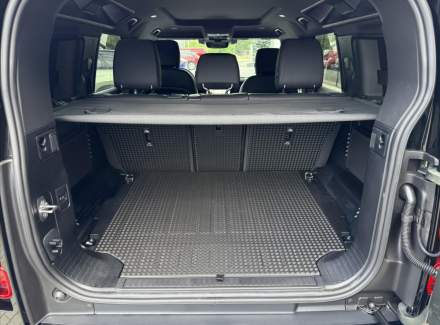 Land Rover - Defender