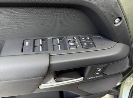 Land Rover - Defender