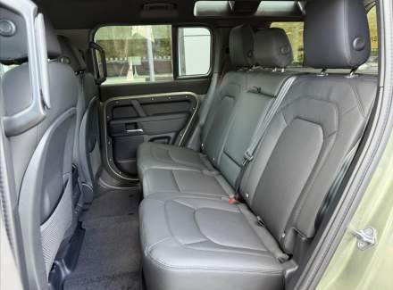 Land Rover - Defender