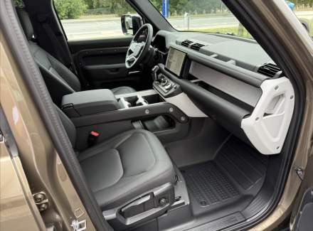 Land Rover - Defender