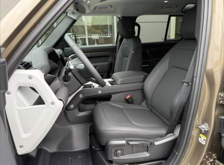 Land Rover - Defender