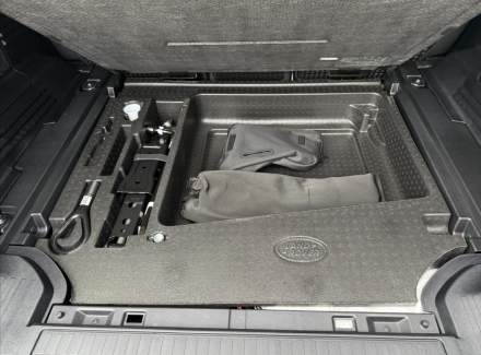 Land Rover - Defender