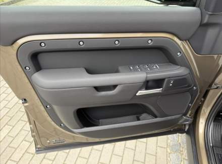 Land Rover - Defender