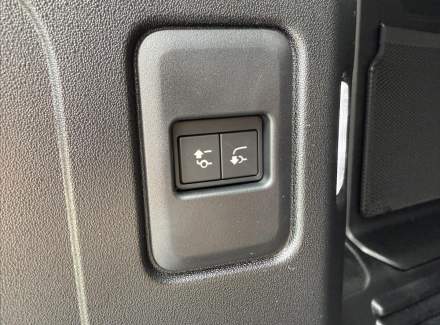 Land Rover - Defender