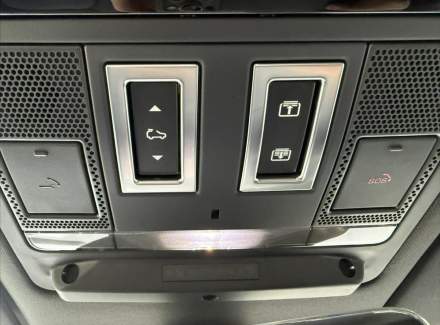 Land Rover - Defender