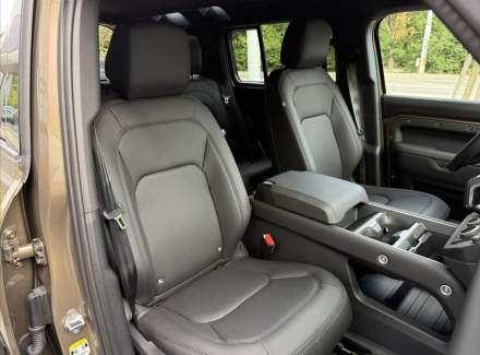 Land Rover - Defender