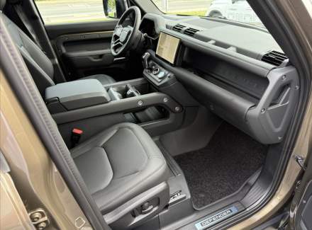 Land Rover - Defender