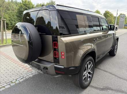 Land Rover - Defender