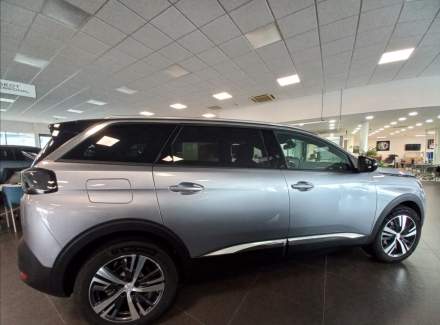 Peugeot - 5008