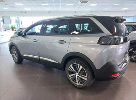 Peugeot - 5008
