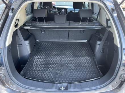 Mitsubishi - Outlander