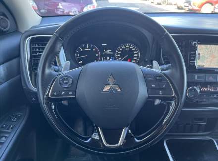 Mitsubishi - Outlander