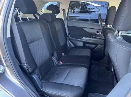 Mitsubishi - Outlander