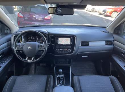 Mitsubishi - Outlander