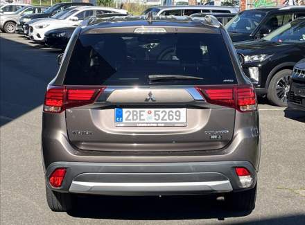 Mitsubishi - Outlander