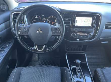 Mitsubishi - Outlander