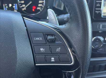 Mitsubishi - Outlander