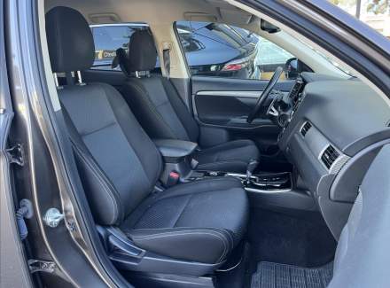 Mitsubishi - Outlander