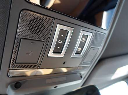 Land Rover - Defender