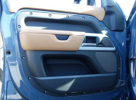 Land Rover - Defender