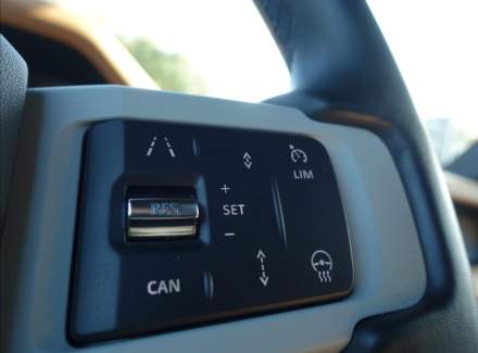 Land Rover - Defender