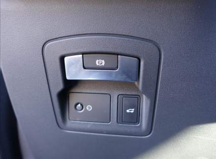 Land Rover - Range Rover Velar