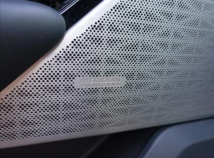 Land Rover - Range Rover Velar