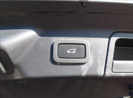 Land Rover - Range Rover Velar