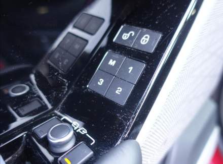 Land Rover - Range Rover Velar