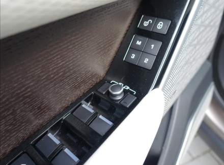 Land Rover - Range Rover Velar