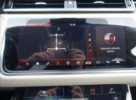 Land Rover - Range Rover Velar