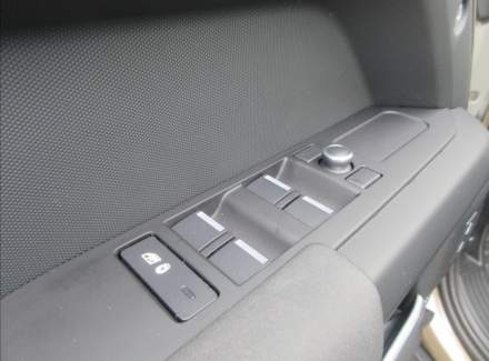 Land Rover - Defender