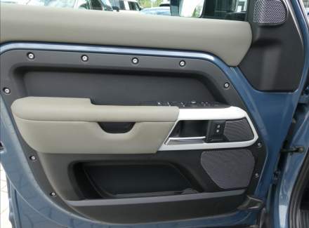 Land Rover - Defender