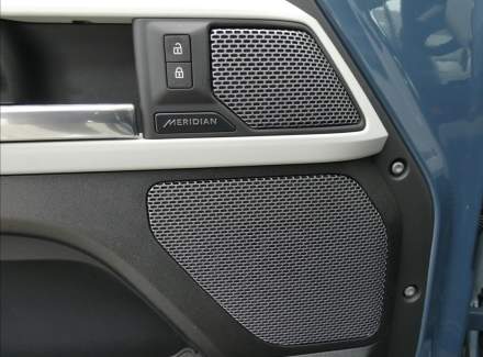 Land Rover - Defender