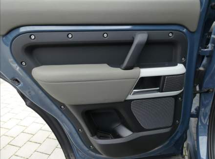 Land Rover - Defender