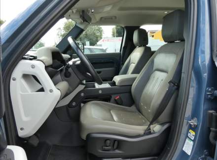 Land Rover - Defender