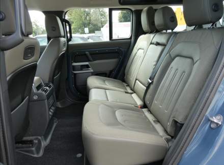 Land Rover - Defender