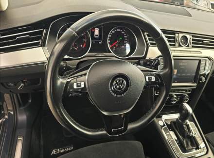 Volkswagen - Passat