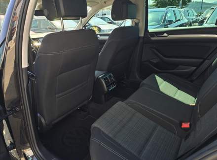 Volkswagen - Passat