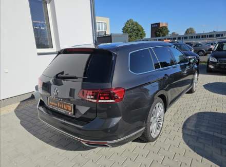 Volkswagen - Passat